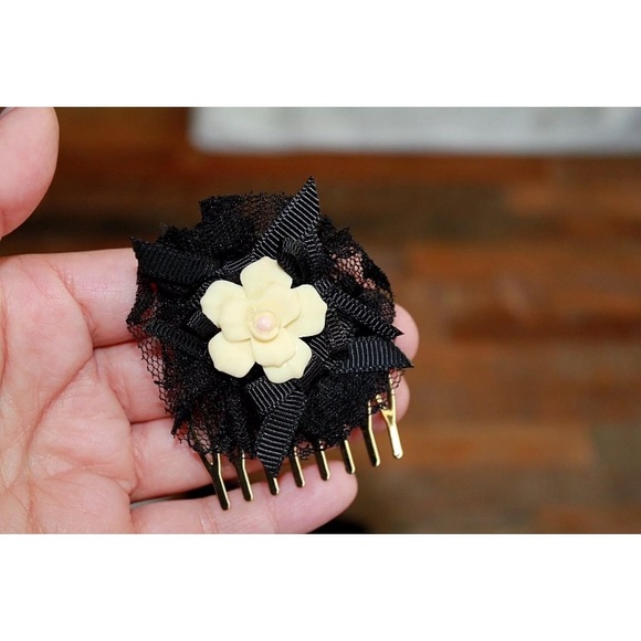 Authentic Dolce & Gabbana Lace & Flower Hair Comb - Picture 4 of 8